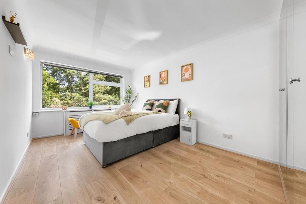 Tranquil Escape In Hertfordshire, Free Parking, 2 Bed, 2 Bath, Sleeps 6 Bushey Exterior foto