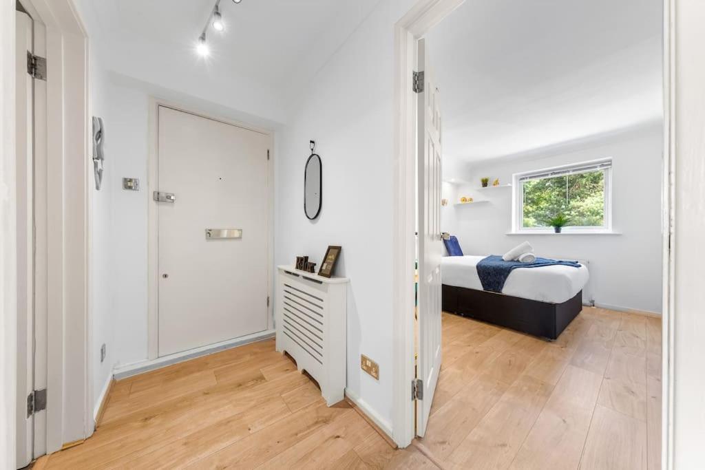 Tranquil Escape In Hertfordshire, Free Parking, 2 Bed, 2 Bath, Sleeps 6 Bushey Exterior foto